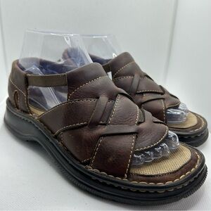 Born Wm Brown Leather Fisherman Sandal, chunky platform vintage 90s style. Y2K